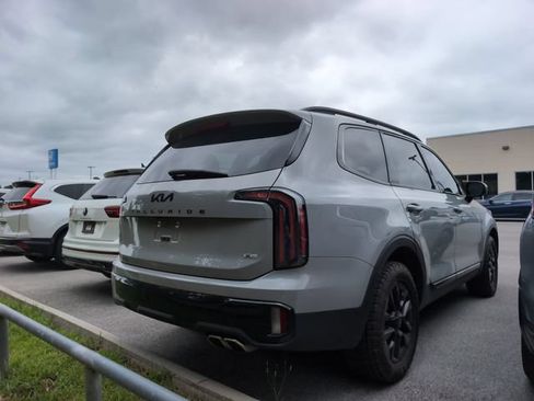 Used 2025 Kia Telluride AWD image 3