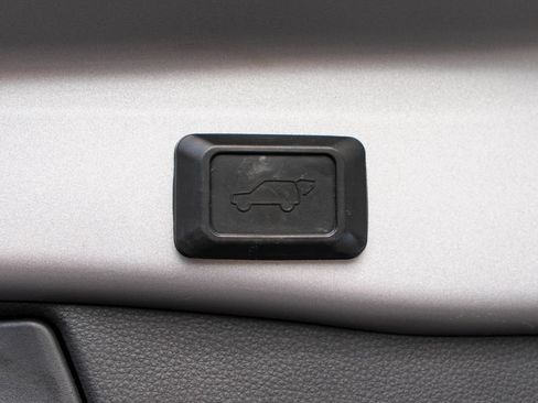 Used 2019 Toyota RAV4 XLE Premium w/ Cold Weather Package AWD/4WD image 43