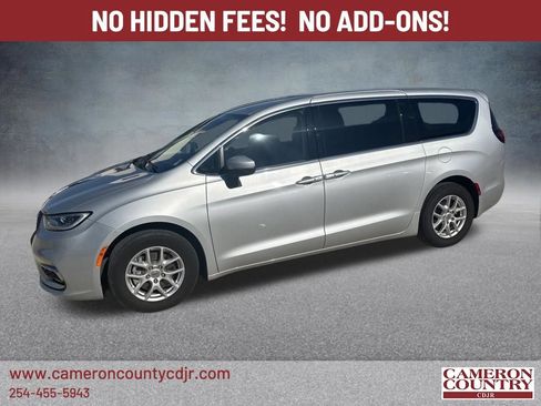 Used 2023 Chrysler Pacifica Touring-L FWD image 1