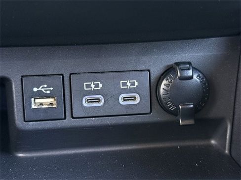 Used 2024 Toyota Highlander LE image 21