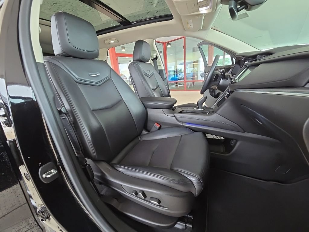 Used 2017 Cadillac XT5 Luxury w/ Driver Awareness Package FWD image 20
