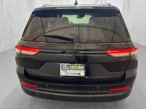 Used 2023 Jeep Grand Cherokee Altitude AWD/4WD image 6