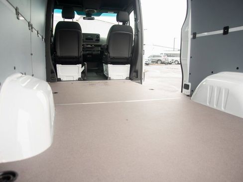 Used 2025 Mercedes-Benz Sprinter 2500 image 33