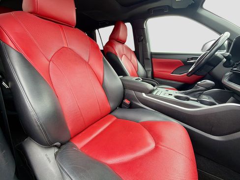 Used 2021 Toyota Highlander XSE image 29