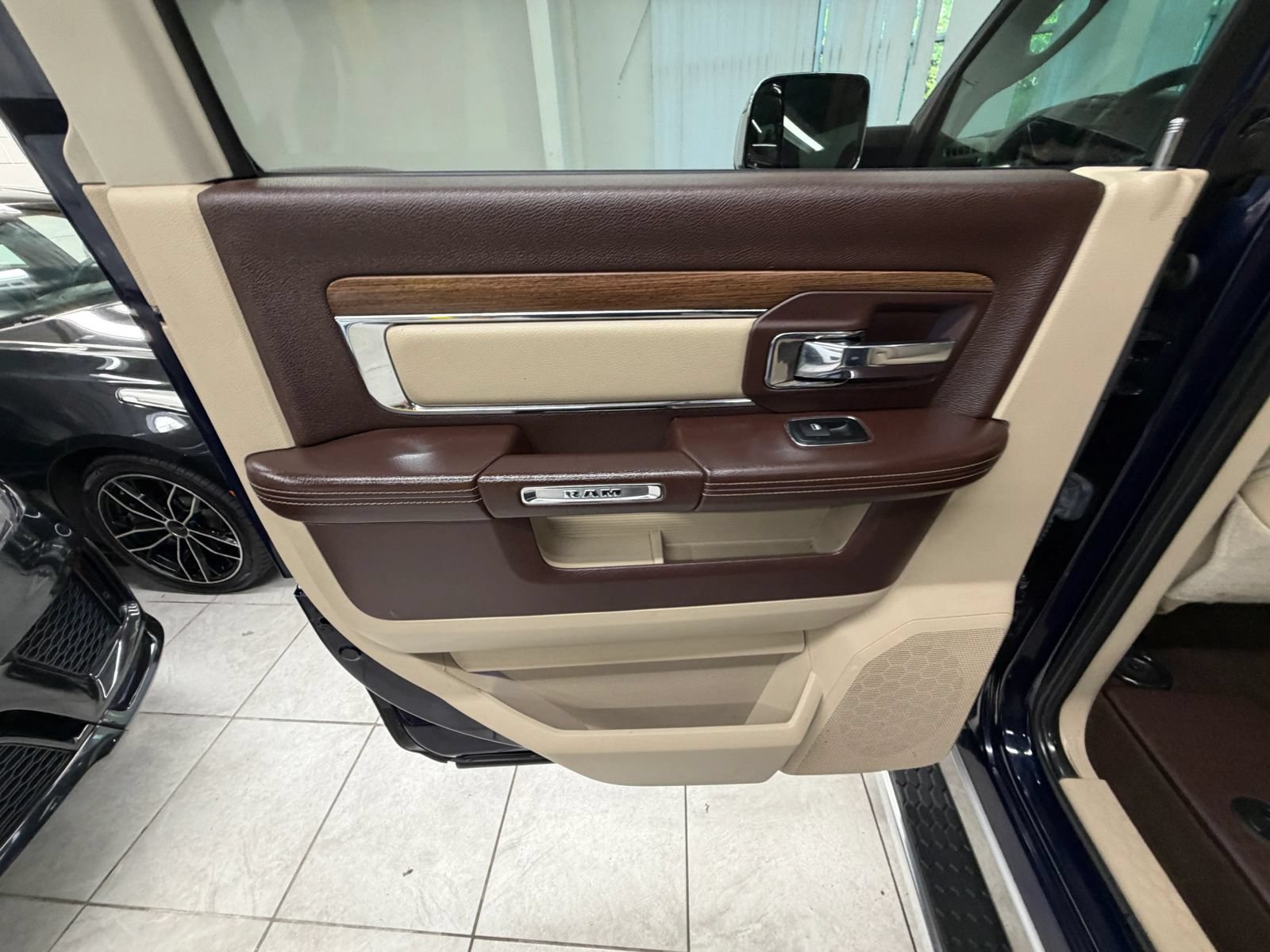 Used 2013 RAM 1500 Laramie w/ Convenience Group AWD/4WD image 15