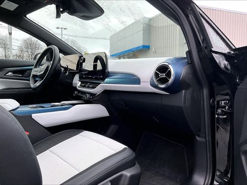 Used 2025 Chevrolet Equinox EV LT image 14