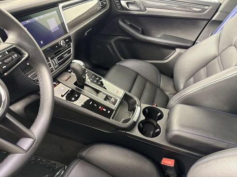 Certified 2025 Porsche Macan GTS AWD/4WD image 31