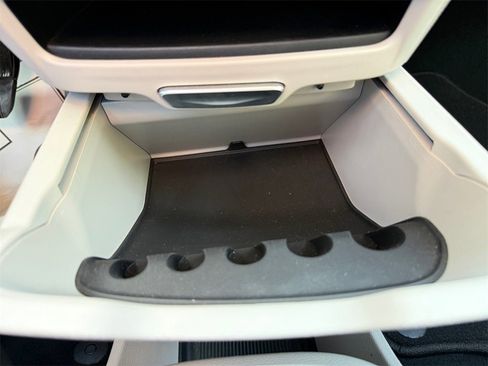 Certified 2024 Chrysler Pacifica Touring-L image 32