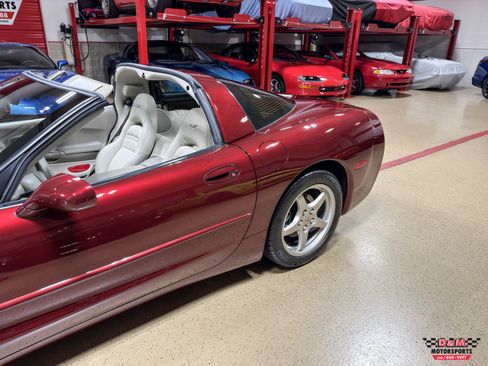 Used 2003 Chevrolet Corvette Coupe w/ Preferred Equipment Group RWD image 39