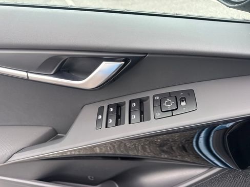 New 2026 Kia Niro EX FWD image 8