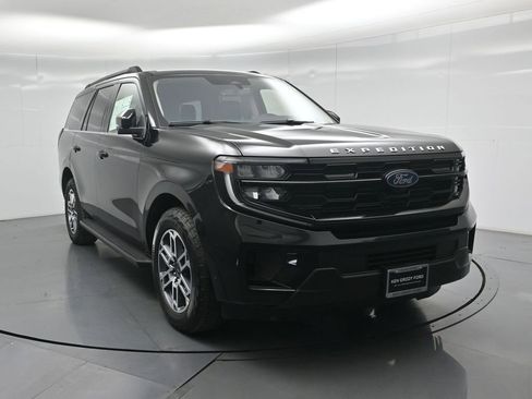 Certified 2025 Ford Expedition Active image 57