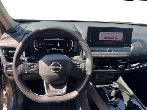 Used 2026 Nissan Rogue SL AWD/4WD image 11