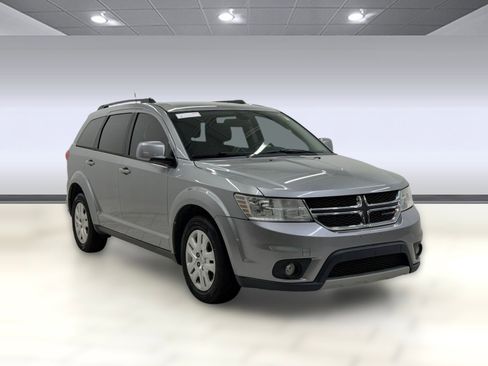 Used 2019 Dodge Journey SE w/ Connectivity Group FWD image 6