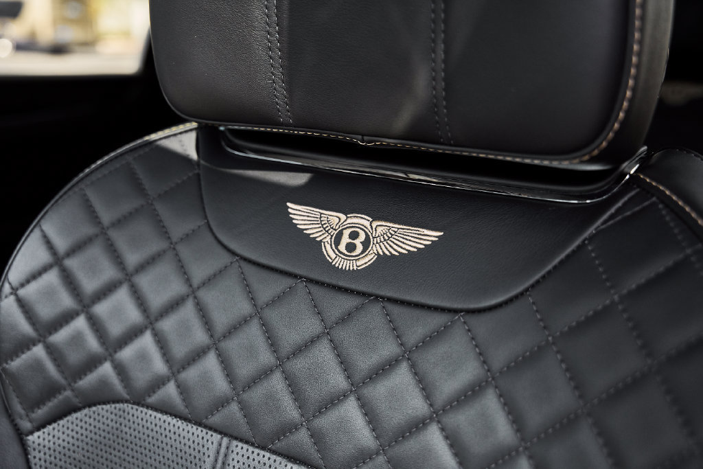 Used 2017 Bentley Bentayga AWD/4WD image 41