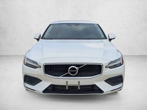Used 2020 Volvo S60 T5 Momentum w/ Premium Package image 2