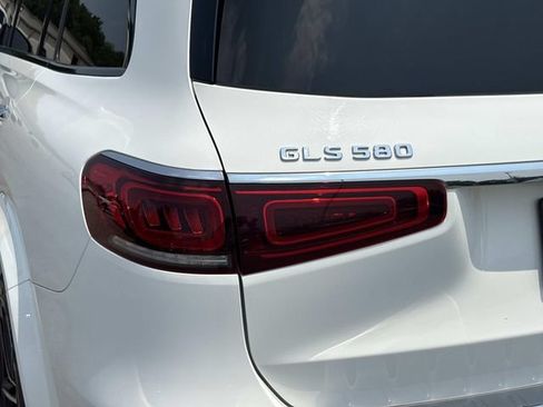 Used 2021 Mercedes-Benz GLS 580 4MATIC image 11