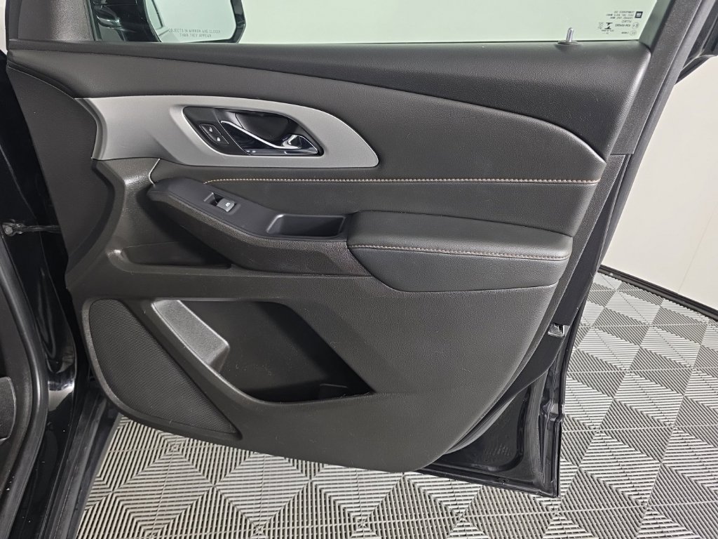 Used 2020 Chevrolet Traverse LT FWD image 36