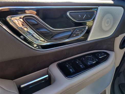 Used 2023 Lincoln Navigator Reserve image 17