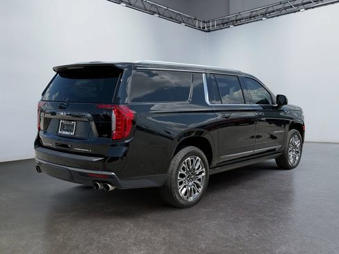 Used 2023 GMC Yukon XL Denali Ultimate w/ LPO, Floor Liner Package AWD/4WD image 3