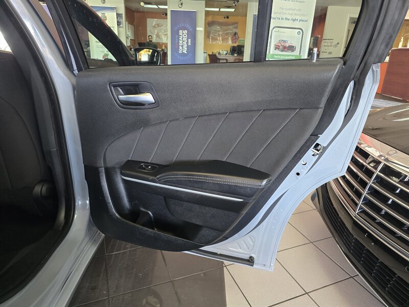 Used 2022 Dodge Charger SXT RWD image 15