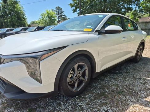 Used 2025 Kia K4 LXS image 1