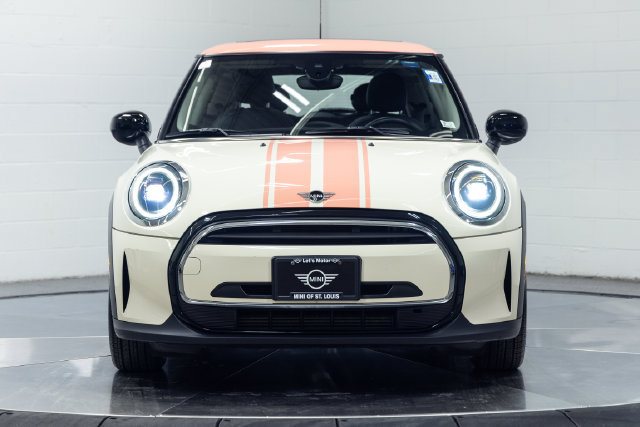 Used 2022 MINI Cooper 2-Door Hardtop FWD image 5