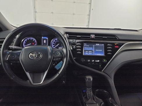 Used 2018 Toyota Camry SE FWD image 12
