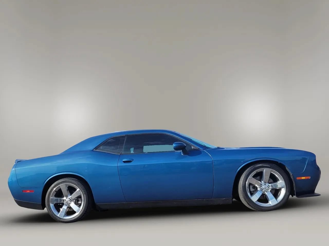 Used 2022 Dodge Challenger GT RWD image 2