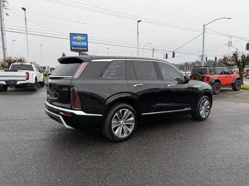Used 2026 Cadillac Vistiq Luxury image 6