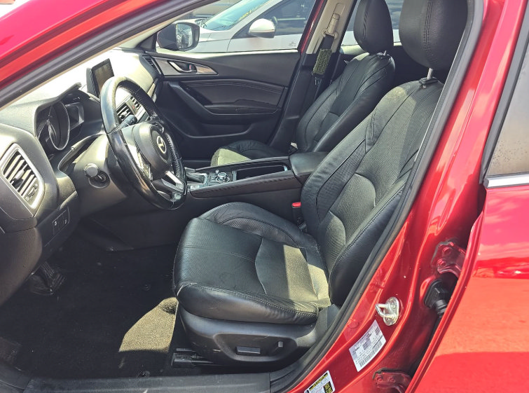 Used 2018 MAZDA MAZDA3 Grand Touring FWD image 3