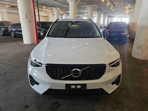 Certified 2025 Volvo XC40 B5 Ultra AWD/4WD image 6
