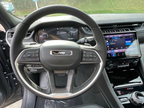 New 2025 Jeep Grand Cherokee L Limited w/ Black Appearance Package image 35