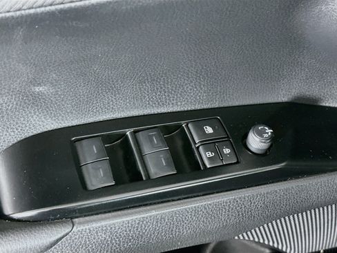 Used 2025 Toyota Camry SE FWD image 15