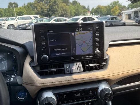 Used 2021 Toyota RAV4 Limited image 18