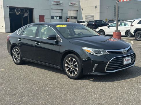 Used 2017 Toyota Avalon XLE Premium w/ All Weather Liner Package FWD image 1