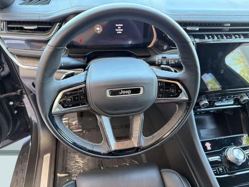 Used 2023 Jeep Grand Cherokee L Overland w/ Advanced Protech Group III AWD/4WD image 17