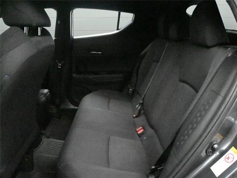 Used 2019 Toyota C-HR XLE image 9