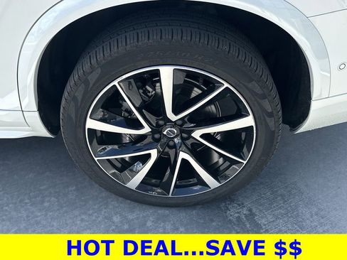 Used 2025 Volvo XC90 B5 Plus w/ Protection Package Premier image 14