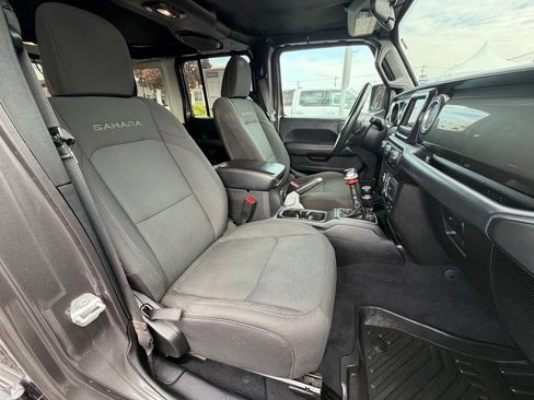 Used 2018 Jeep Wrangler Unlimited Sahara AWD/4WD image 33
