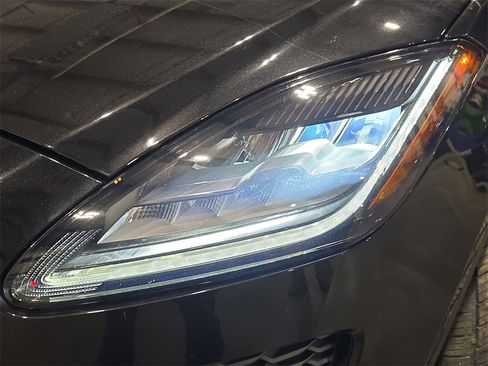 Used 2020 Jaguar E-PACE SE image 31