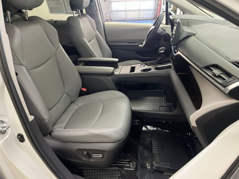 Used 2024 Toyota Sienna XLE image 26