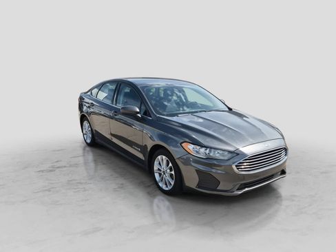 Used 2019 Ford Fusion SE FWD image 2