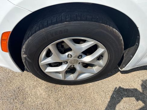 Used 2018 Chrysler Pacifica Touring-L w/ Tire & Wheel Group FWD image 6