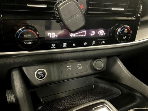 Certified 2022 Nissan Rogue SV image 25