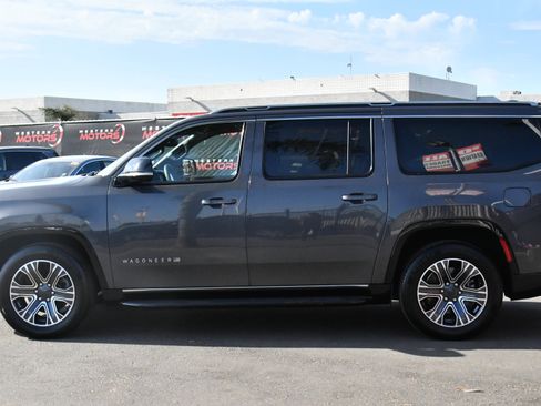 Used 2024 Jeep Wagoneer L Series II RWD image 4