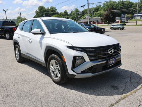 Used 2025 Hyundai Tucson SE AWD/4WD image 1