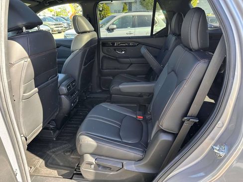 Certified 2025 Honda Pilot TrailSport image 14