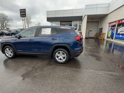 Used 2022 GMC Terrain SLE image 5