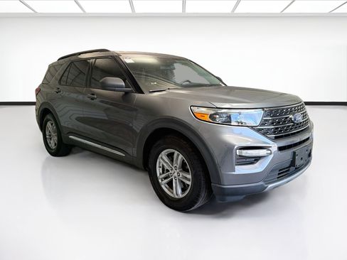 Used 2022 Ford Explorer XLT w/ Equipment Group 202A RWD image 3