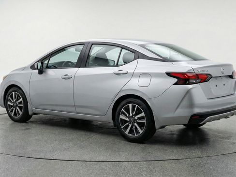 Used 2025 Nissan Versa SV image 6